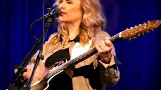 Melissa Etheridge - I Need To Wake Up