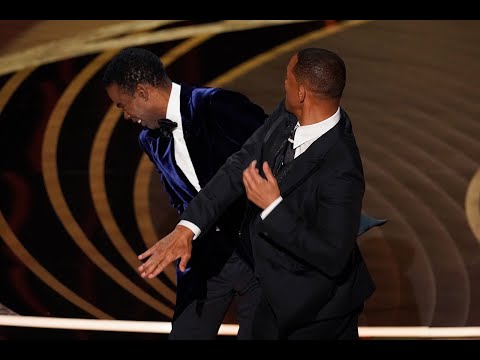 Will Smith l-a plesnit pe Chris Rock. Moment inedit la Premiile Oscar 2022