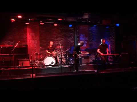 World Roar - Share the pain - Live at the Roxy