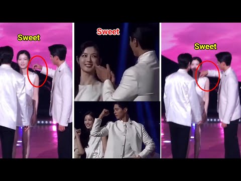 Spotted! Kim Yoo Jung and Park Bo Gum Sweet Moments during Park Bo Gum's "The Season Show"