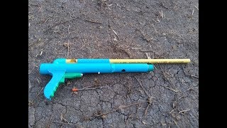 Test the automatic sparkling gas gun to shoot the darts