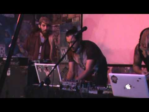 lengua alerta salsa cumbiando