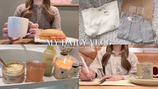 vlog ｜スタバのスープチーノでモーニング🥯ユニクロ購入品☃️自分を癒すひとり時間🕯️コメダ☕️社会人の日常
