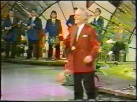 Macedonian - Mirko Mitrevski - Na sred selo tapan bie