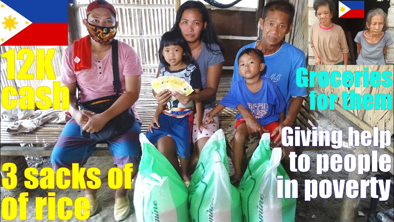 Giving Help to a Poor Filipino Family on September 4, 2020. Filipinos in Poverty in the Philippines.