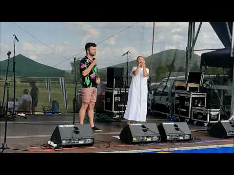 Bára Basiková a Jakub Hübner - O lidech (Live)
