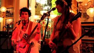 The Jackal Sisters- Alien She (Bikini Kill Cover)