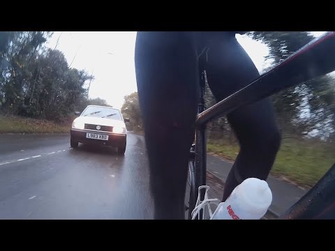 L982XBD - Aborted Overtake, Then Pass Into Traffic