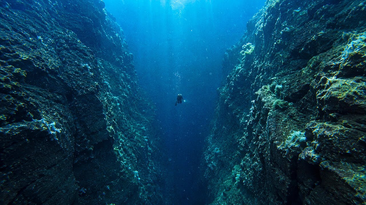 Scientists Found a Crack Bigger Than the Grand Canyon in the Ocean