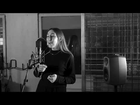 Mar Vilaseca - How high the moon