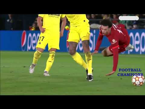 Curtis Jones stürzte beim Zusammenstoß mit dem Spieler Villarreal-LiverpoolUEFA Champions League2022