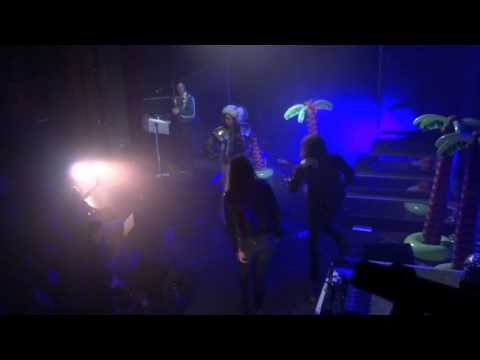 Naive New Beaters feat Izia - Bang Bang