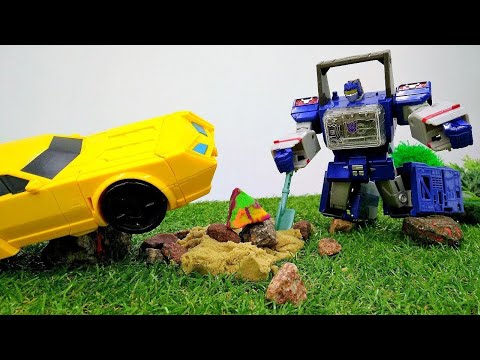 Transformers vs Decepticons oyunu. Bumblebee oyuncak robot okula hazırlanıyor!