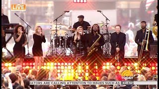 Kelly Clarkson Performs &quot;Heat&quot;  (LIVE Today Show)