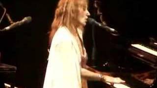 Tori Amos-Houston-04-27-03 =21= Amber Waves