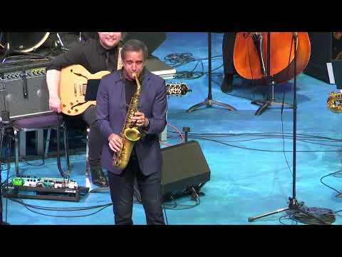 "Blue Bossa" - Eric Marienthal & PLU Jazz Ensemble