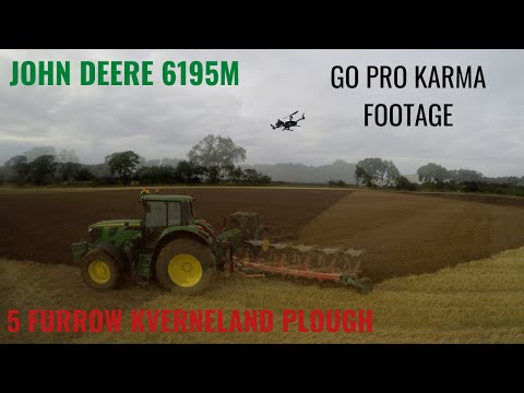 Ploughing with the John Deere 6195