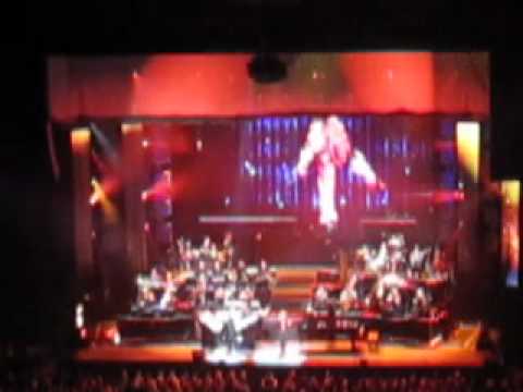 Yanni featuring Ender Thomas in concert
