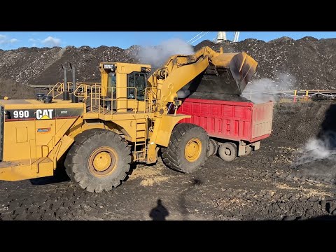Caterpillar 990 Wheel Loader Loading Coal on Trucks & Lorries – S.G.M – 4K