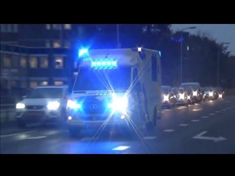 Verschillende Ambulance met spoed onderweg in Zwolle