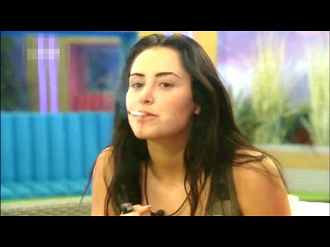 Marnie Simpson smoking cigarette 🚬