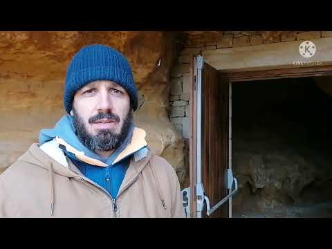 Déblaiements dans la grotte de Maxange en Dordogne