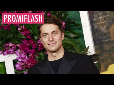 Video Thumbnail: Doch kein Ausstieg: Lucas Bravo bleibt bei "Emily in Paris"