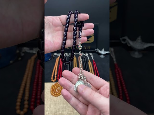 سبحة مسكي باللون الاسود البراق مع شرابة مزيج من ال...