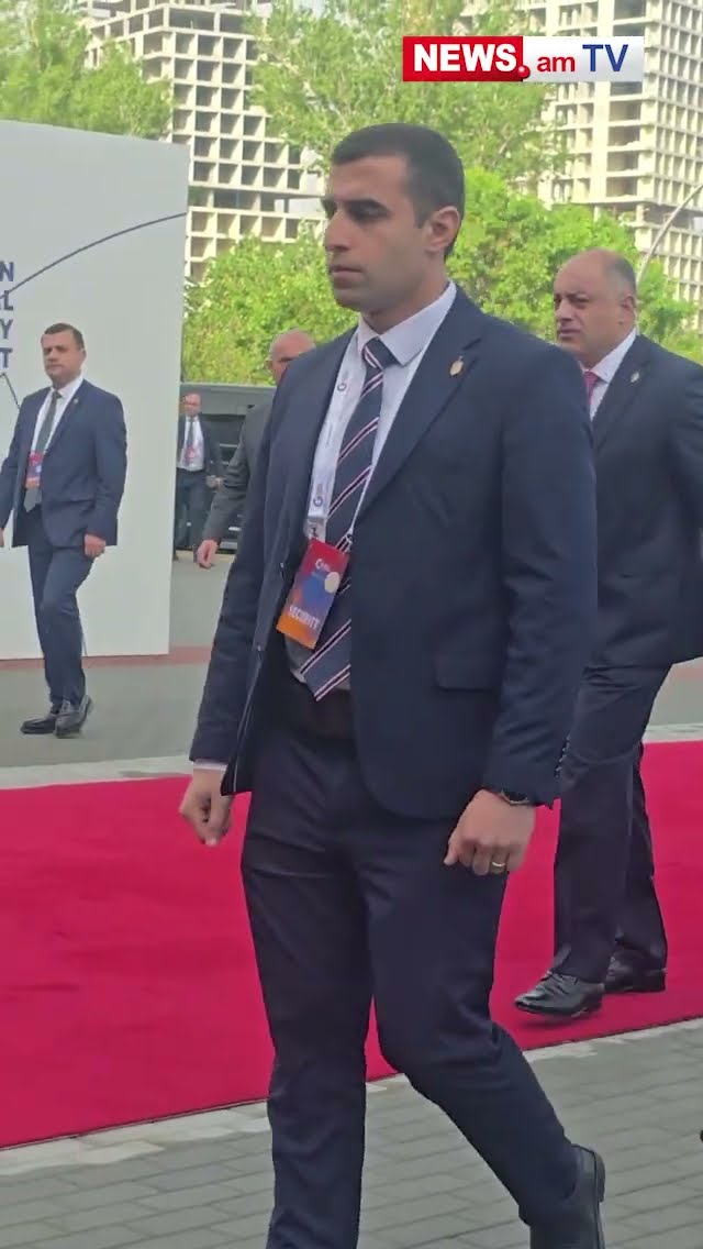Փաշինյանը ուսապարկով ժամանեց համալիր
