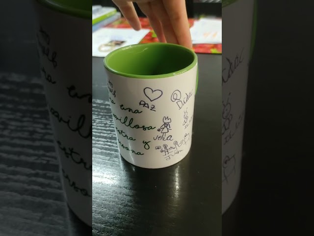 Vídeo relacionado con El Detallito & Tú Taza Personalizada con Nombre Y Dedicatoria Regalo Gracioso para Padre, Amigo o Profesor Cerámica 350 ml Diseño Divertido y Original (Huevo)