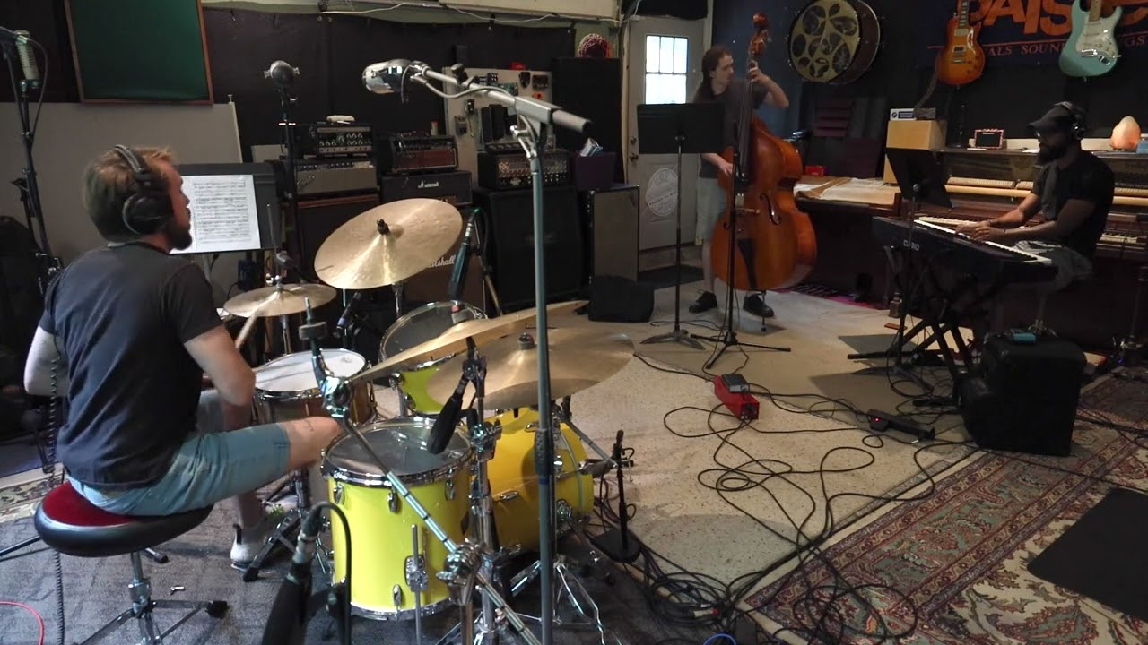 Promotional video thumbnail 2 for Gravity Trio