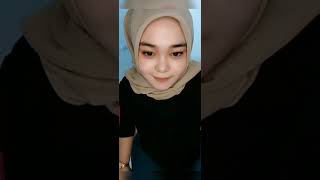 Download lagu indah pisang jilbab singkat style mp3