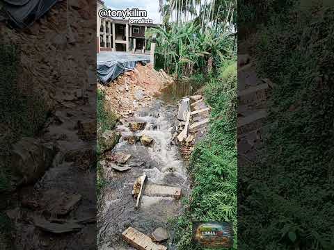 Desabamento de paredão centenário em riacho no Centro Histórico de Morretes Paraná acende