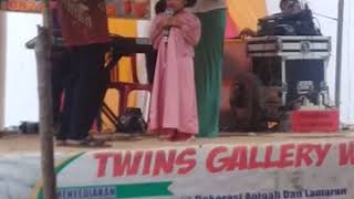 Download lagu Naura bernyanyi di pesta pernikahan Tante Desy & Om Doly mp3