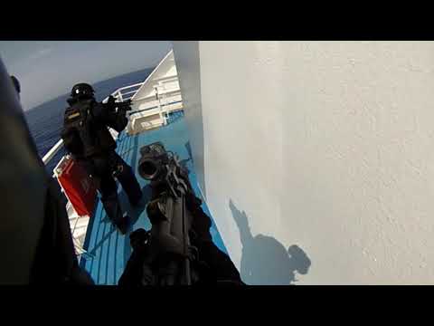 Esercitazione antiterrorismo dei Gis (Carabinieri)e Nocs (Polizia)