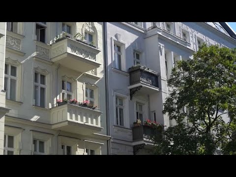 Video Thumbnail: Solarenergie vom eigenen Balkon? In Deutschland boomen Balkonkraftwerke