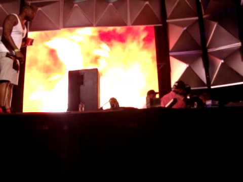 RISHI ROMERO & NIKOLAI DIMITROV @ LATIN VILLAGE 2009 PLAYING FUNKY RIO! HEAR THE CROWD