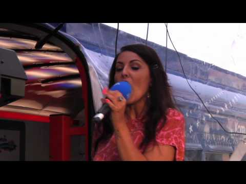 Milk Inc. live in de MNM Summerclub