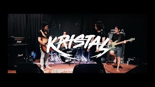 Download lagu Kristal - Seragam Hitam ft Ewal mp3 Download lagu Kristal - Seragam Hitam ft Ewal mp3