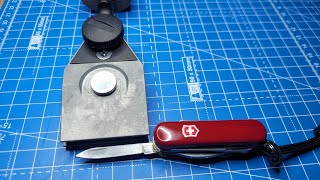 kleinstes Messer geführt auf der Tormek T8 schleifen, Klammervergleich mit Victorinox Minichamp
