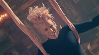 Alice attraverso lo specchio | P!nk - Just Like Fire - Music Video