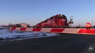 preview picture of video 'Southbound CP Train at Akenside'