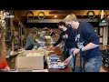 Studenten van roeivereniging Triton in Utrecht delen kerstpakketten uit [RTV Utrecht]