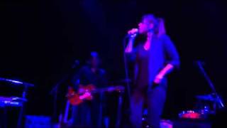 Cat powers. Queen of discomfort fidget stage fright