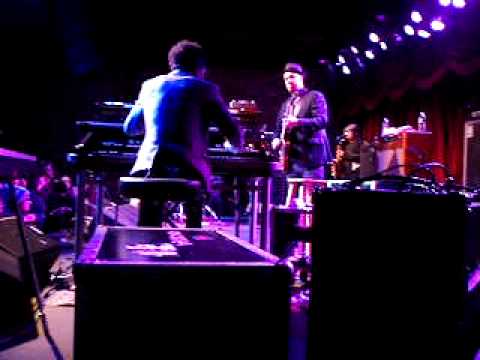 Neal's keys solo turns into a duet with Nigel!