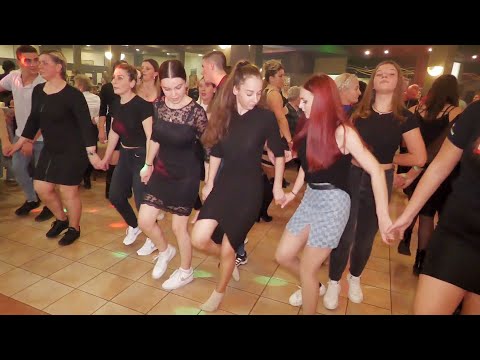 Lejla Leky i razigrana omladina u kolu / Sijelo hiljadu žena - FIS Vitez #4k #kolo #zabava