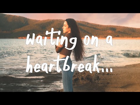 Holly Humberstone - Scarlett (Lyrics)