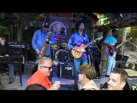 EARL'S HIDEAWAY WELCOMES SELWYN BIRCHWOOD TO THEIR STAGE & HE'S SERIOUS AS A HEART ATTACK 11-14-2021