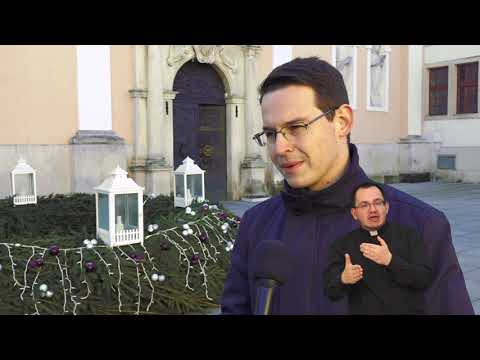 Paljenje adventskih svijeća ispred varaždinske katedrale - vlč. Marko Domiter