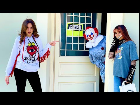 IL CLOWN CI HA PORTATO IN UNA CASA SCONOSCIUTA!!! - by Charlotte M.